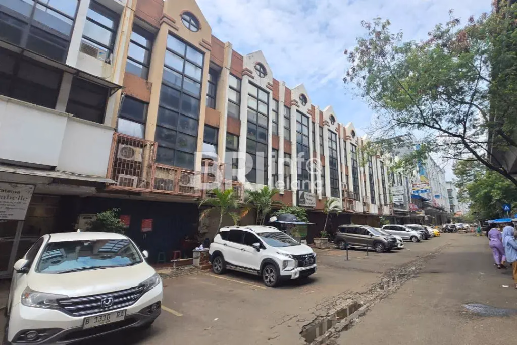 Ruko Raya Timur Boulevard Kelapa Gading, Harga Miring! foto 3