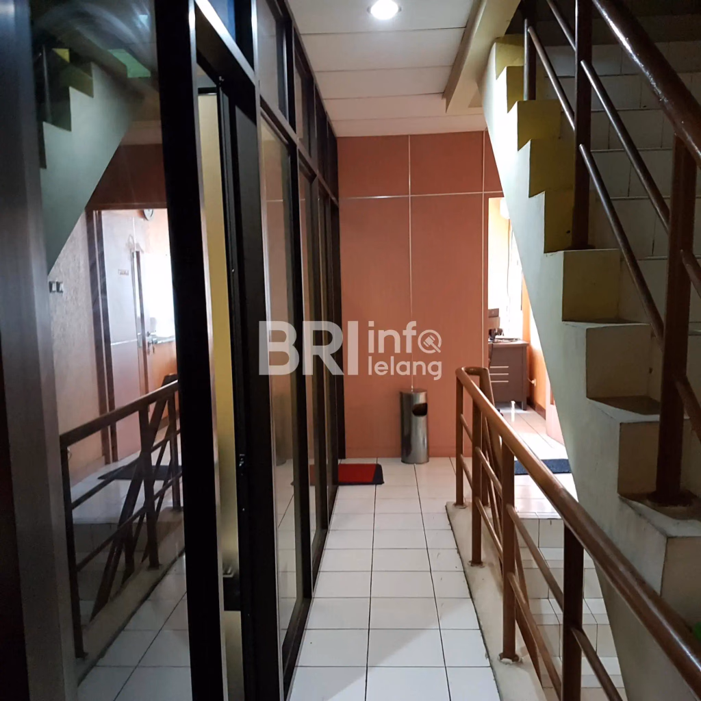 Ruko 3 Lantai Cempaka Mas Jakpus, Harga Nego! foto 2