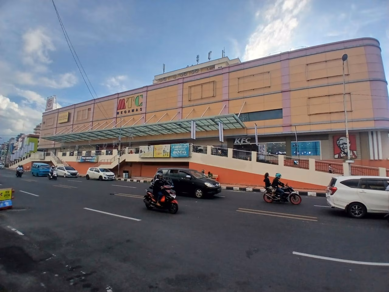 Komersil lelang Kota Manado