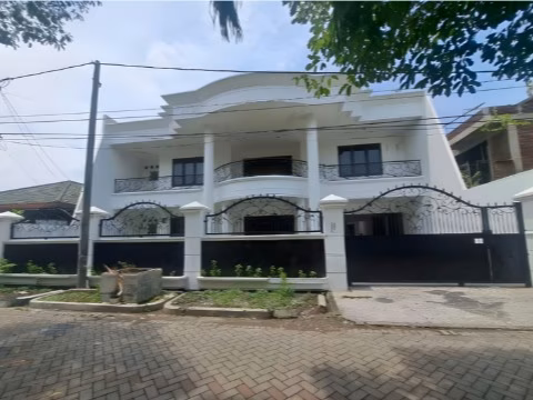 Rumah lelang Kota Surabaya
