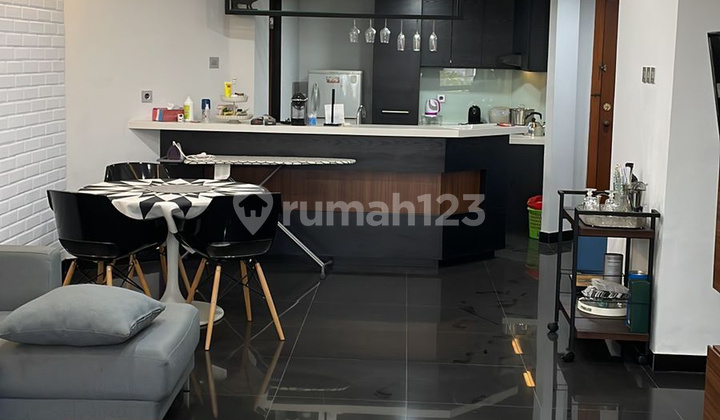 Apartemen Taman Anggrek 2 Kamar Tidur Furnished Baru - foto 1