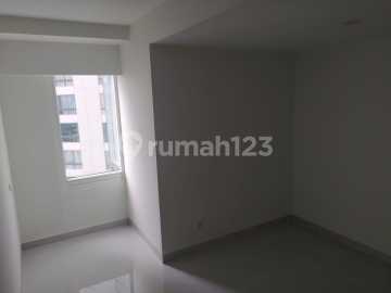 Dijual Cepet Harga Paling Murah di Market !! Harga Pasaran 6-5,5 M Jual Hanya di 2,7 M Nego !! Kondominium Taman Anggrek Newly Renovated Seluruh Unit Baru Saja Renovasi Seperti Unit Baru ! Tower 7. Nego Sampai Jadi!! - foto 1