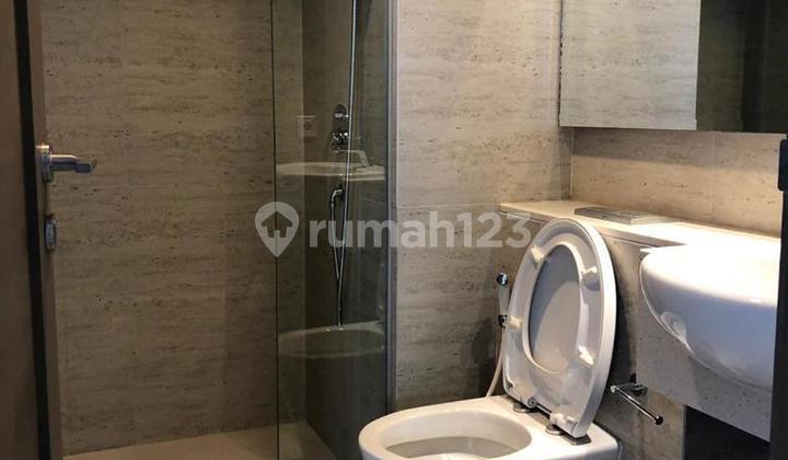 Dijual Cepat Apartemen Taman Anggrek Residence Type 2 Bed Semi Furnished - foto 1