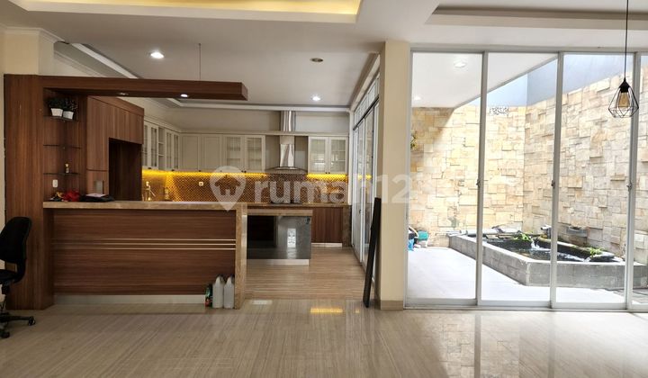 Rumah 2.5 Lantai Sangat Terawat 8X18 di Cluster Amerika Latin - foto 1
