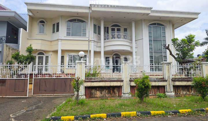 Rumah Hook 2 Lantai Intercon Kebon Jeruk Bebas Banjir - LT 450M2 - foto 1