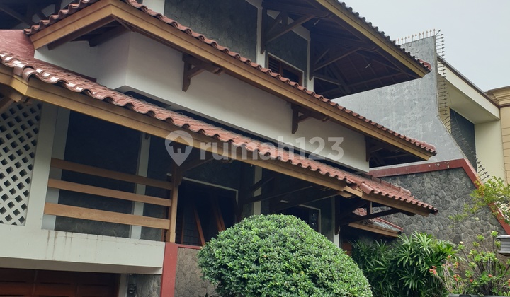 Rumah Mewah di Boulevard Utama Taman Kebon Jeruk Intercon Jakarta Barat - foto 1