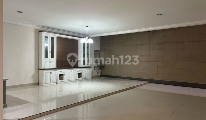 Taman Kebon Jeruk Intercon. 2 Lantai 5 Kamar Timur SHM - foto 1