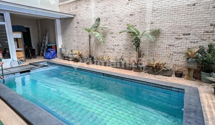 Rumah Bagus di Jln Karmel 3, Jakarta Barat - foto 1