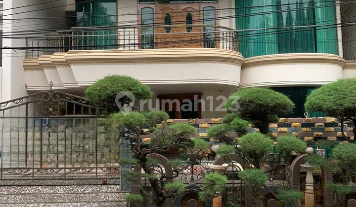 Rumah di Green Ville 3 Lantai Siap Huni Dengan Row Jalan 3 Mobil - foto 1
