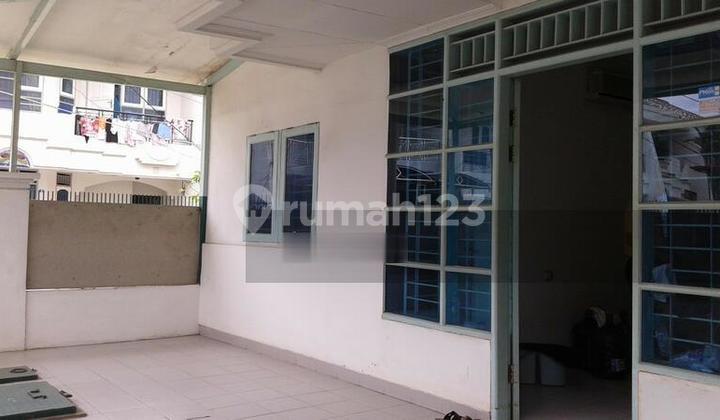 Rumah Hoek 2 Lantai di Green Garden - foto 1