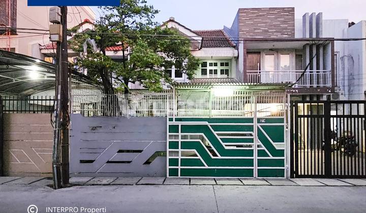 Dijual Rumah 2 Lantai Taman Ratu Lt 132m2 Lokasi Strategis - foto 1