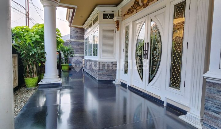 Rumah 4 lantai Bangunan besar kokoh lokasi strategis - foto 1