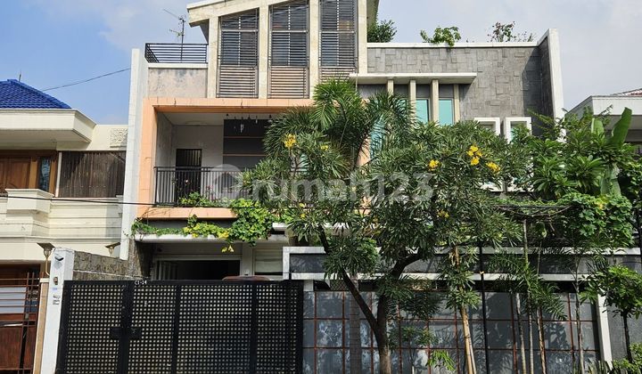 Rumah Modern Siap Huni di Green Garden Jakarta Barat - foto 1