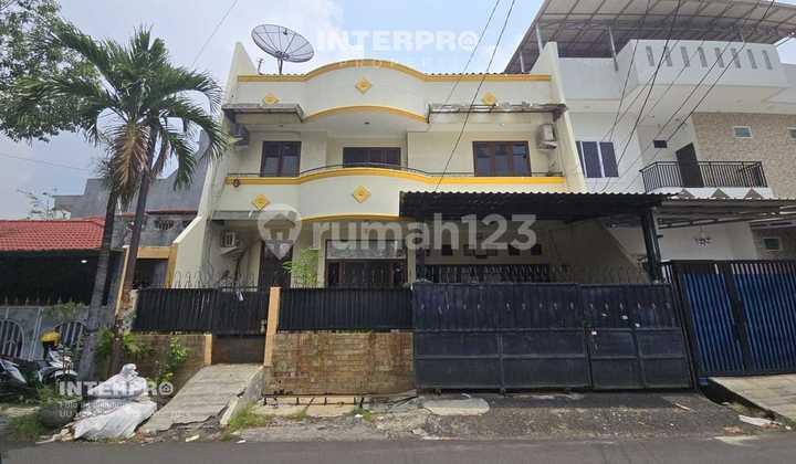 Dijual Rumah 2 Lantai Tanjung Duren LT 179M2 Dekat Pusat Kuliner - foto 1