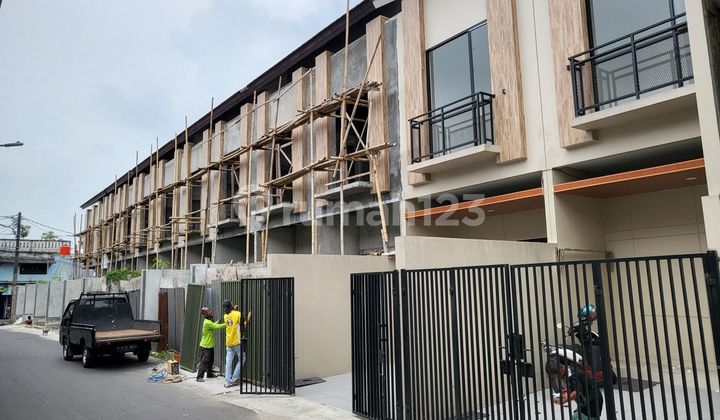 Rumah Baru 2 Lantai Free Ppn di Cluster The Ashford, Kembangan Baru - foto 1
