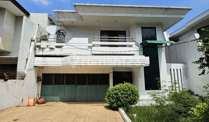 Rumah di Jalan Utama Green Garden Jakarta Barat - foto 1