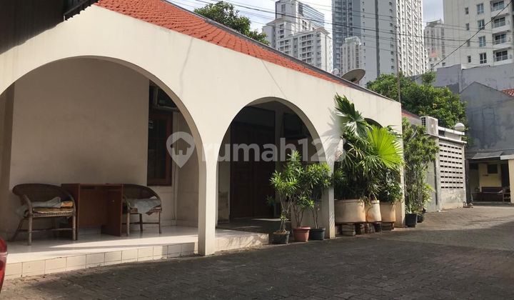 Jual cepat rumah 2 lantai di Tanjung Duren Timur ,cocok untuk usaha kost - kostan - foto 1