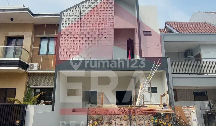 Rumah dengan Desain Arsitek Keren di Metland Puri - foto 1