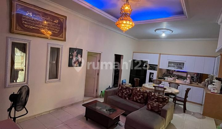 Rumah Full Furnished 2 Lantai Bagus Siap Huni - foto 1