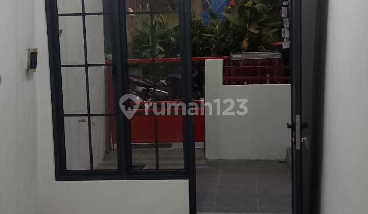 Rumah 2 Lantai Strategis di Tanjung Duren - Hunian Nyaman untuk Keluarga - foto 1