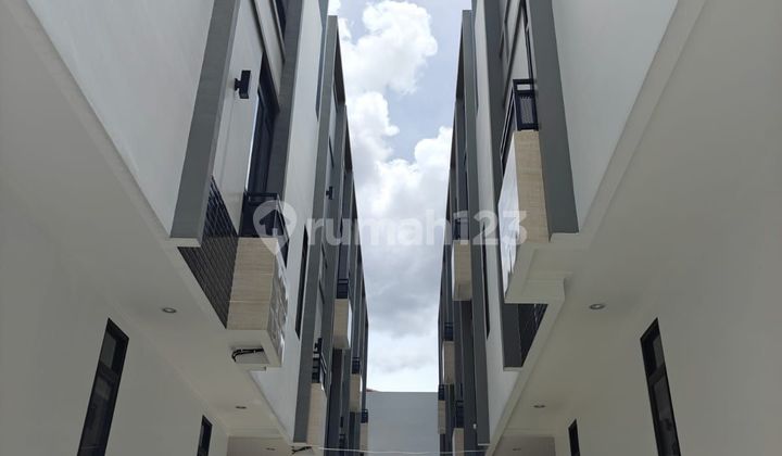 Dijual Rumah 3Lt di Kedoya, Luas Tanah 43M2, Hrga Rp 1.799M. - foto 1