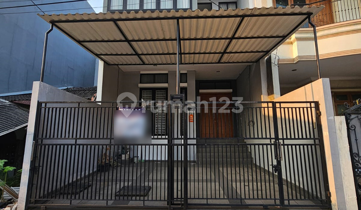 Rumah Siap Huni 6x15 strategis di Taman Ratu(TR194) - foto 1
