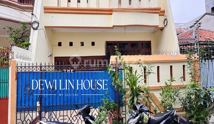 Rumah Cantik di Jalan Talib Dekat Gajah Mada Plaza. Luas 104 Meter Dgn 5 Kt. - foto 1