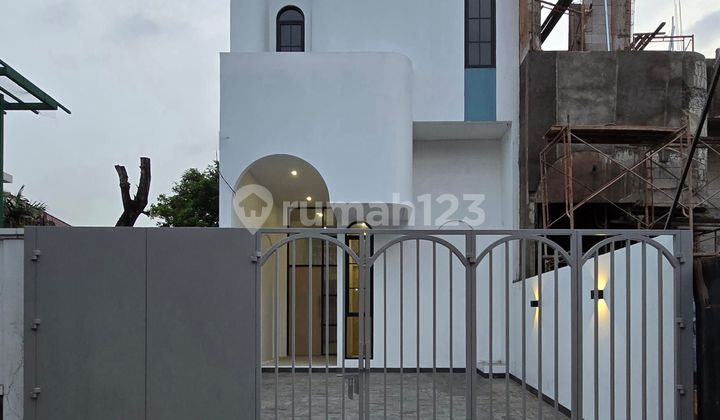 Dijual Rumah Primary 3 Lantai, Area Joglo. - foto 1