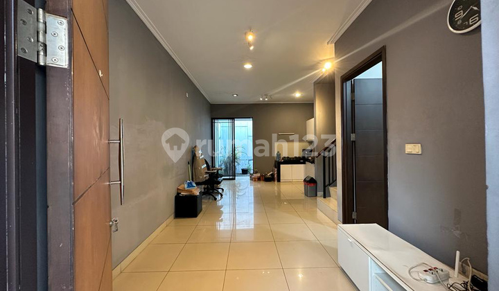 Rumah Semi Furnished Bagus di Jln Asia, Green Lake City - foto 1