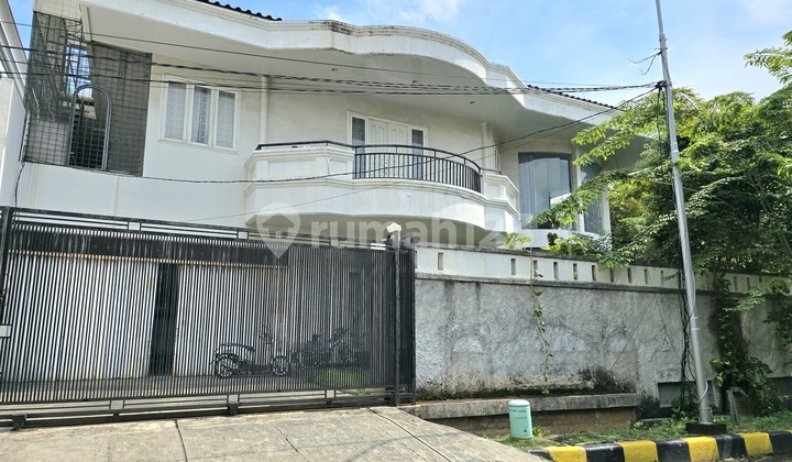 Dijual Rumah di Intercon Kebon Jeruk Lantai Marmer Posisi Hoek - foto 1
