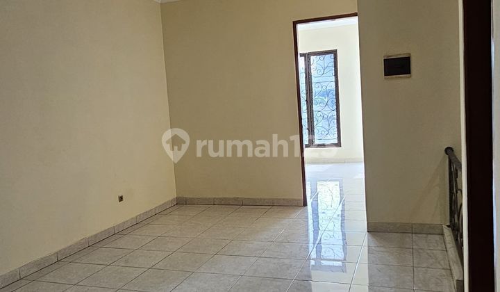 Di Jual Rumah Di Citra 2 Rumah Siap Huni Termurah Kondisi Masih Bagus Dalam Cluster Shm Hadap Barat Istimewa - foto 1