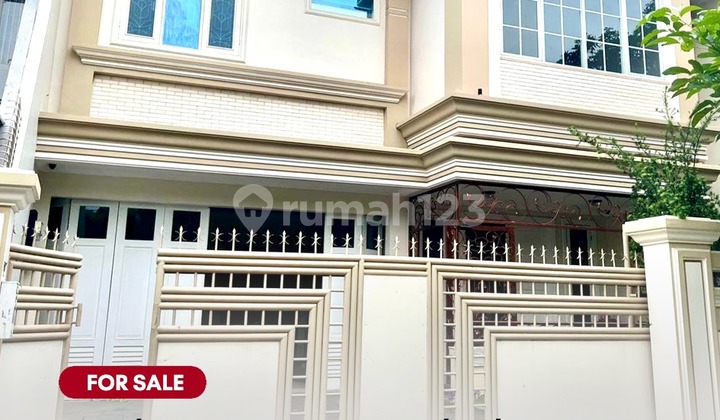 Djual Rumah 2 Lantai Bagus Siap Huni Semi Furnish Taman Kebon Jeruk, Intercon - foto 1