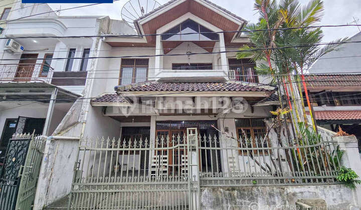 Rumah Dijual Tanjung Duren Bangunan Kokoh Terawat Lt 117m2 - foto 1
