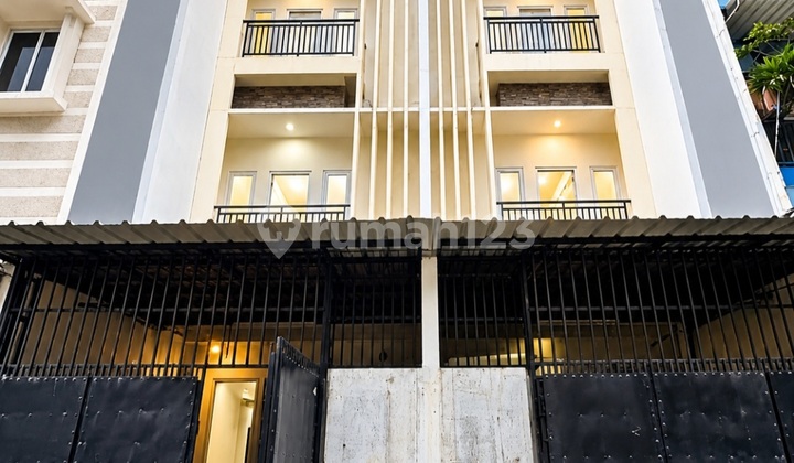 Ip1580: Rumah Hadap Utara Jelambar Dalam Komplek - foto 1