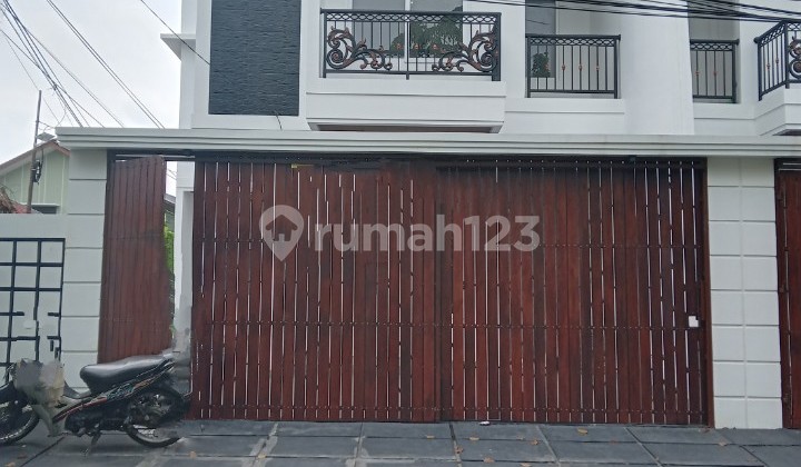 Rumah Baru di Duri Kosambi, 2,5 Lantai, Semi Furnished, Dekat Mal Puri Indah, Dekat Tol - foto 1
