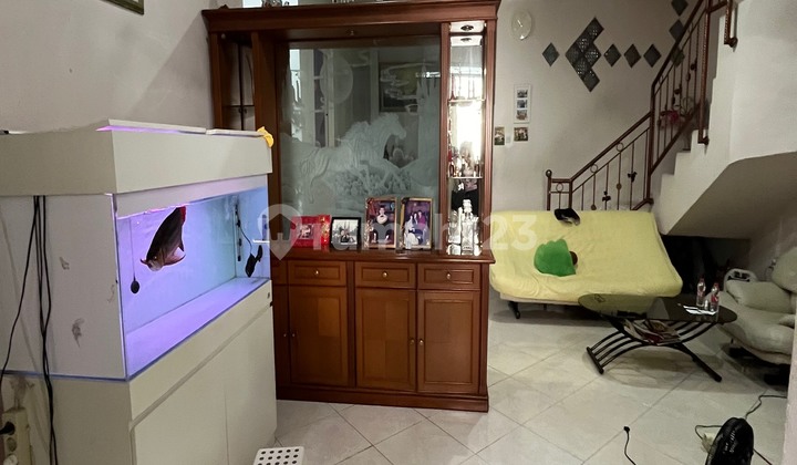 Rumah Siap Huni Uk 9X15 M di Jelambar,Jakarta Barat ,Row Jalan Lebar - foto 1