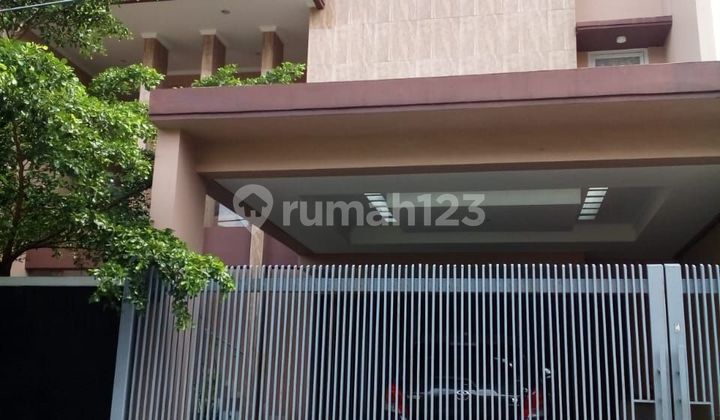 Rumah Mewah Taman Aries Kembangan 3 Lantai - foto 1