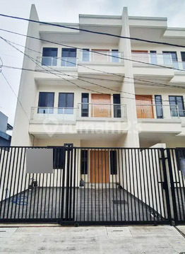 Rumah baru bagus sekali siap huni di Taman ratu(TR74) - foto 1