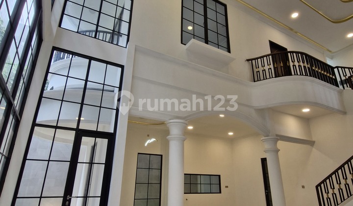 Dijual Rumah Baru Mewah Bagus 3 Lantai Siap Huni di Tomang - foto 1