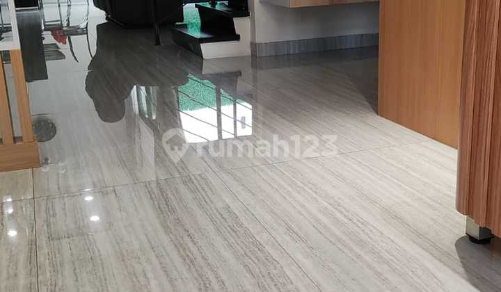 Rumah Mewah 3,5 Lantai Luas 525 M2 Full Furnsihed Di Green Garden, Jakbar - foto 1