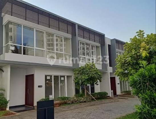 Town House Puri Mansion Depan Pool Furnished Termurah Siap Huni - foto 1