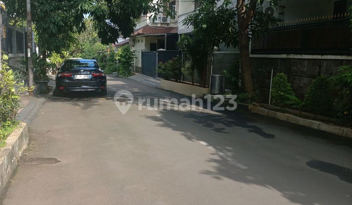 Rumah Second Dalam Komplek Besar di Kemanggisan Jakarta Barat - foto 1