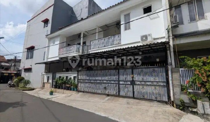 Rumah Clasik Murah 3 Lantai Strategis di Kemanggisan Slipi Jakarta Bar - foto 1