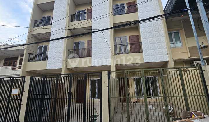 Rumah Baru Lokasi Strategis Bebas Banjir Duri Kepa(Dk353) - foto 1
