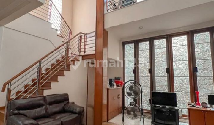 Rumah Semi Furnished Hook Meruya Jakarta Barat - foto 1