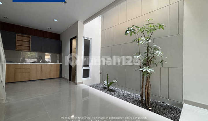 Dijual Rumah Minimalis Modern 3 Lantai di Duri Kepa - foto 1