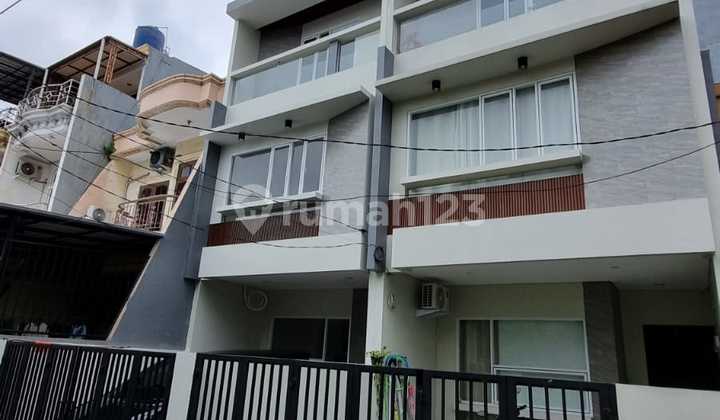 Dijual Cepat! Rumah Minimalis Modern Brand New 3 Lantai - Duri Kepa, Jakarta Barat - foto 1