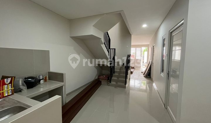 Rumah 3 Lantai (Brand New), Siap Huni, bisa KPR - foto 1