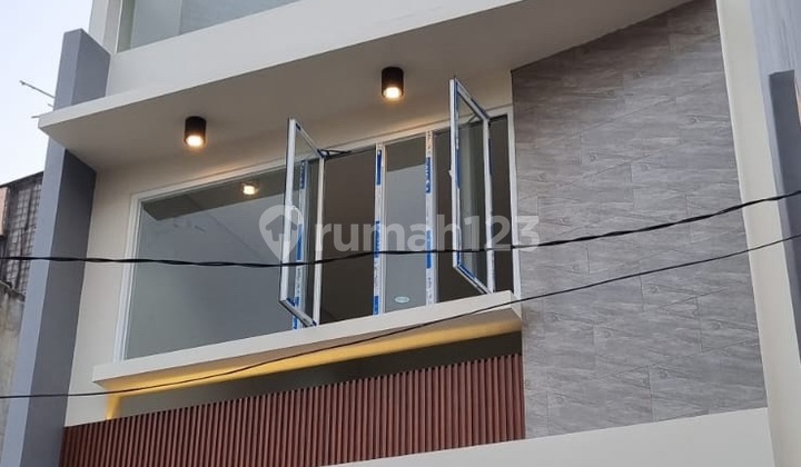 Rumah Baru 3 Lantai Modern Minimalis Duri Kepa Tanjung Duren Jakarta Barat - foto 1