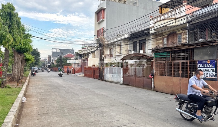 Rumah bisa Usaha Pinggir Jalan Besar Taman Cosmos Dekat Taman Ratu Jakarta Barat - foto 1